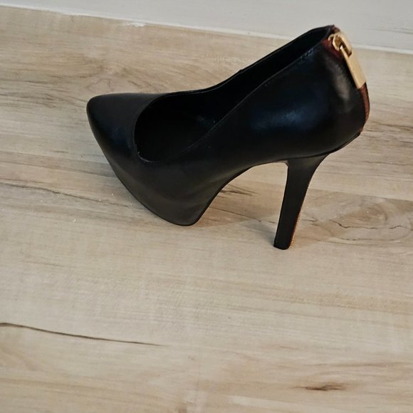 Steve Madden Platform heel with zipper in back - Picture 1 of 4